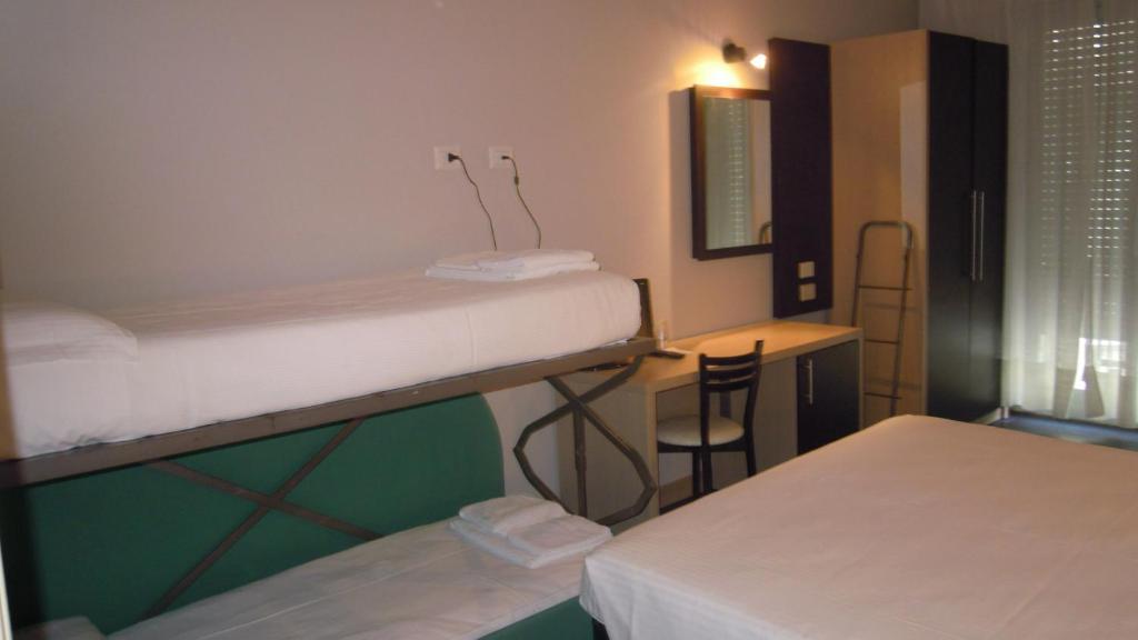Hotel Aiglon Rimini Room photo