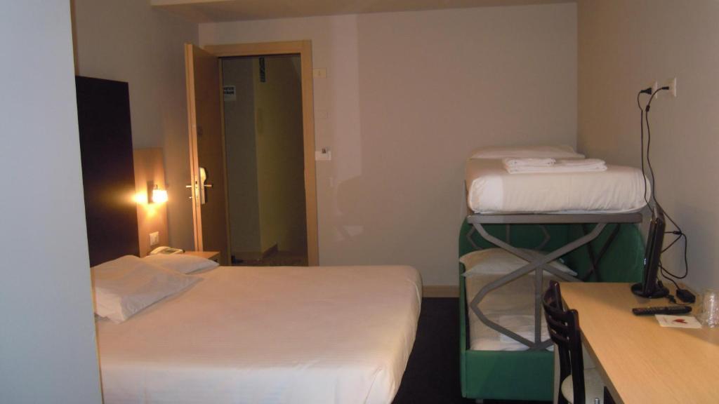 Hotel Aiglon Rimini Room photo